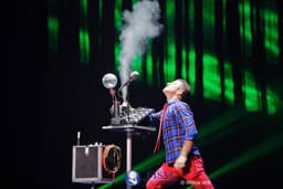 ERIC BUSS — Original magic and plenty of laughs